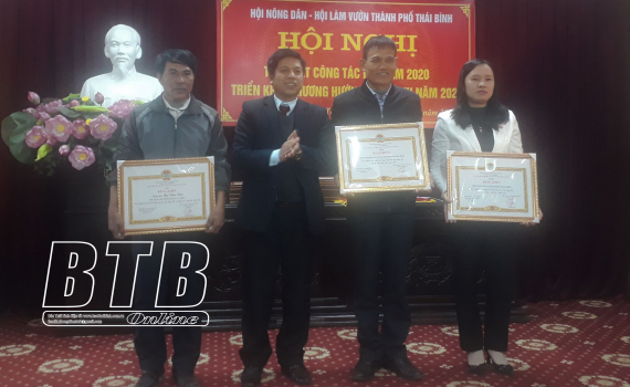 Hội N&ocirc;ng d&acirc;n th&agrave;nh phố:  Nhận ủy th&aacute;c cho gần 2.000 hội vi&ecirc;n n&ocirc;ng d&acirc;n vay vốn ph&aacute;t triển kinh tế