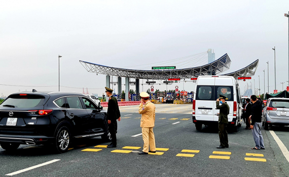 Tạm dừng to&agrave;n bộ c&aacute;c hoạt động vận tải h&agrave;nh kh&aacute;ch đi, đến tỉnh Quảng Ninh