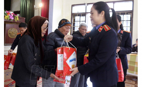 Chương tr&igrave;nh thiện nguyện &ldquo;Chung vui ng&agrave;y tết Qu&yacute; M&atilde;o 2023&rdquo; tại Bệnh viện Da liễu Th&aacute;i B&igrave;nh