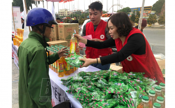 Hội Chữ thập đỏ huyện Vũ Thư: Tổ chức chương trình chợ tết 0 đồng
