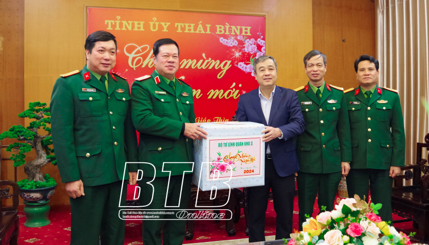 Đo&agrave;n c&ocirc;ng t&aacute;c Qu&acirc;n khu 3 ch&uacute;c tết tỉnh Th&aacute;i B&igrave;nh