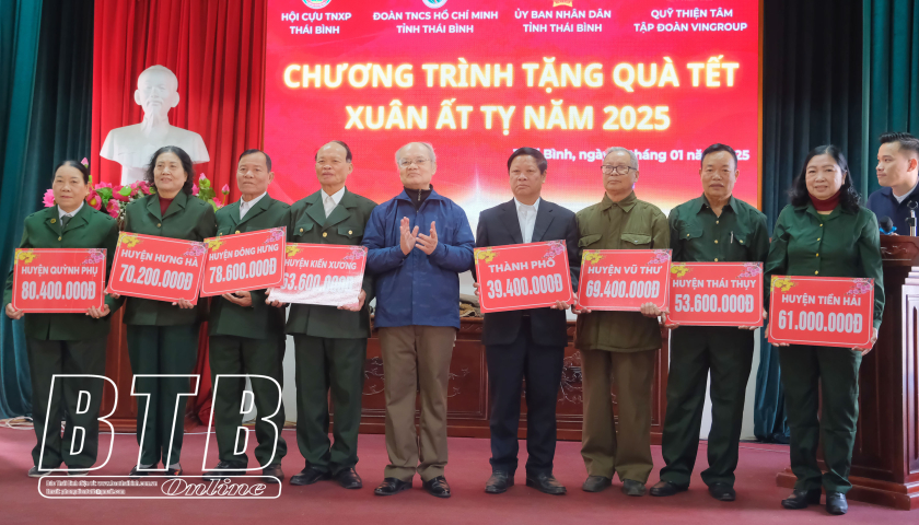 Hơn 3.090 suất qu&agrave; trao cho cựu thanh ni&ecirc;n xung phong c&oacute; ho&agrave;n cảnh đặc biệt kh&oacute; khăn