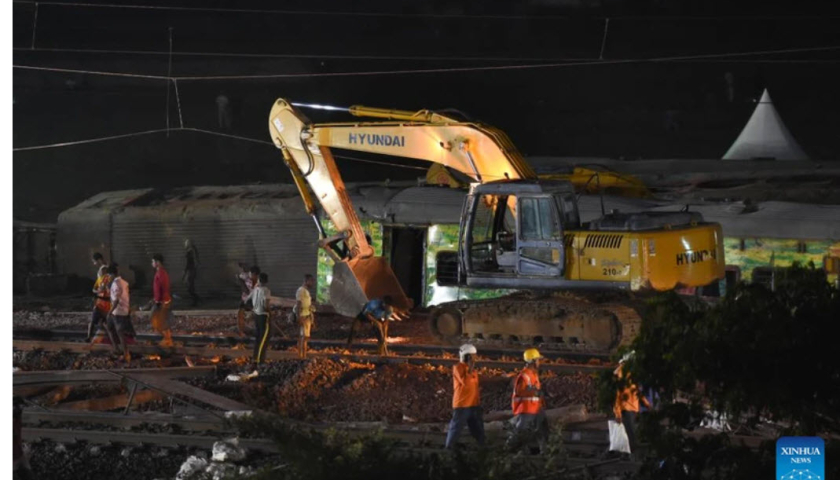 Số người thiệt mạng trong vụ tai nạn t&agrave;u hỏa ở Ấn Độ tăng l&ecirc;n 13 người