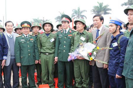 Lễ giao nhận qu&acirc;n đợt I năm 2011