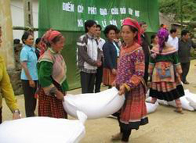 Hỗ trợ 4 tỉnh gần 6 ngh&igrave;n tấn gạo để cứu đ&oacute;i cho d&acirc;n