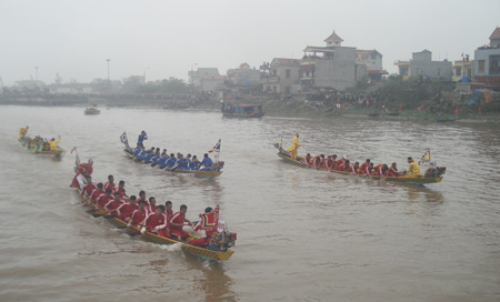 Lễ hội bơi chải truyền thống tr&ecirc;n s&ocirc;ng Di&ecirc;m Hộ