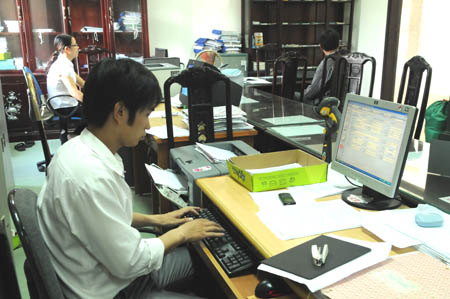 Th&ocirc;ng tri l&atilde;nh đạo, chỉ đạo triển khai thực hiện Chị thị số 33-CT/TW về tăng cường sự l&atilde;nh đạo của Đảng đối với việc k&ecirc; khai v&agrave; kiểm so&aacute;t việc k&ecirc; khai t&agrave;i sản