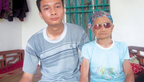 T&igrave;nh y&ecirc;u của mẹ thổi b&ugrave;ng ngọn lửa sống