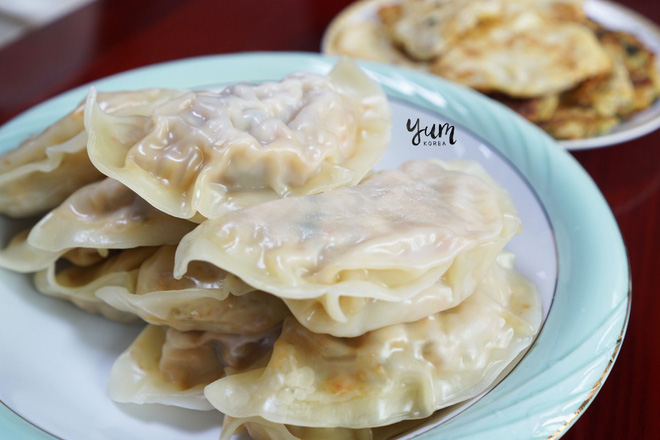 Khám phá mâm cỗ đầu năm mới của người Hàn Quốc: hấp dẫn và cầu kỳ đến khó tả - Ảnh 4.