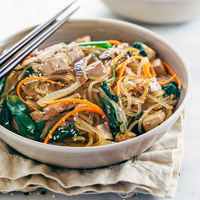 Khám phá mâm cỗ đầu năm mới của người Hàn Quốc: hấp dẫn và cầu kỳ đến khó tả - Ảnh 9.