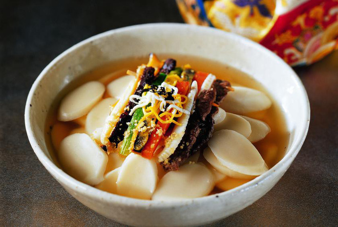 Khám phá mâm cỗ đầu năm mới của người Hàn Quốc: hấp dẫn và cầu kỳ đến khó tả - Ảnh 2.