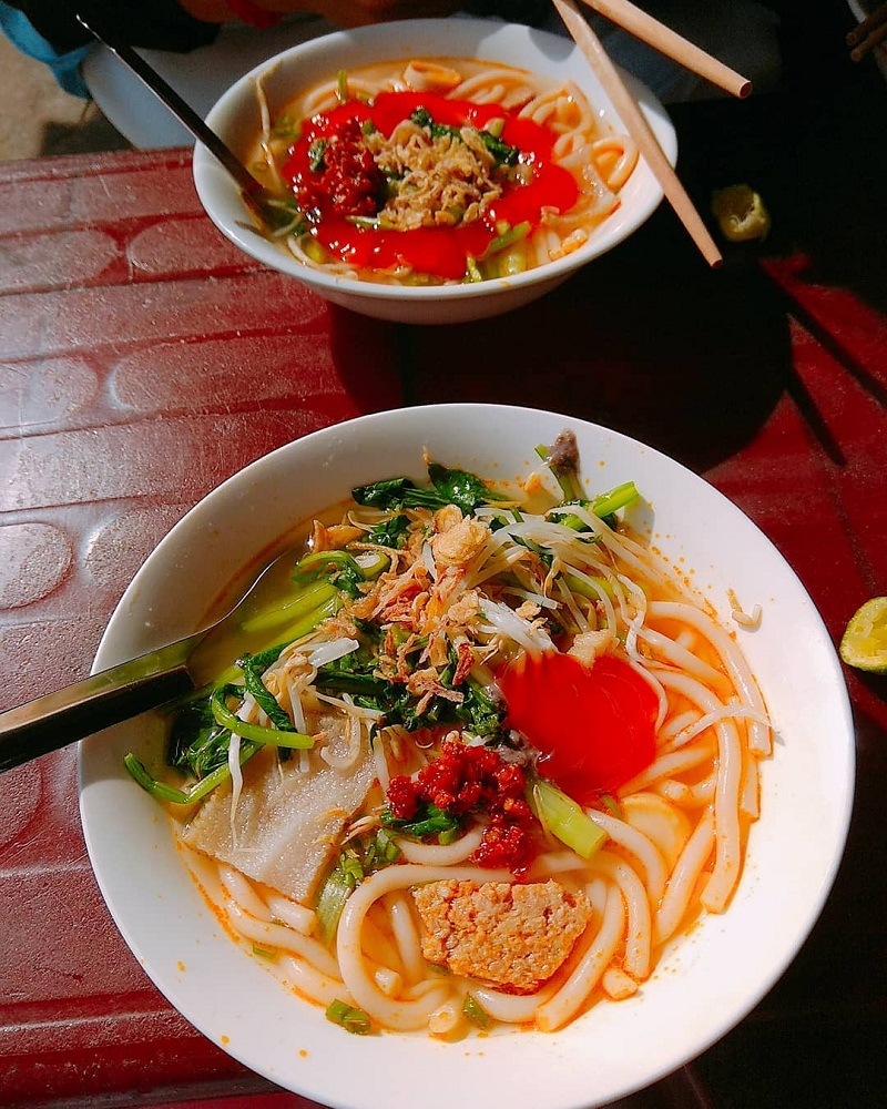 Bún có topping ăn kèm khá đơn giản