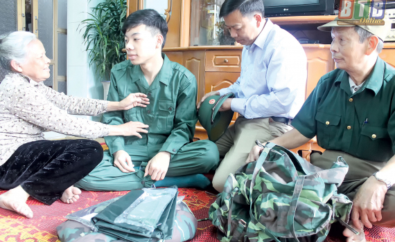 Vũ Thư: N&aacute;o nức l&ecirc;n đường t&ograve;ng qu&acirc;n 