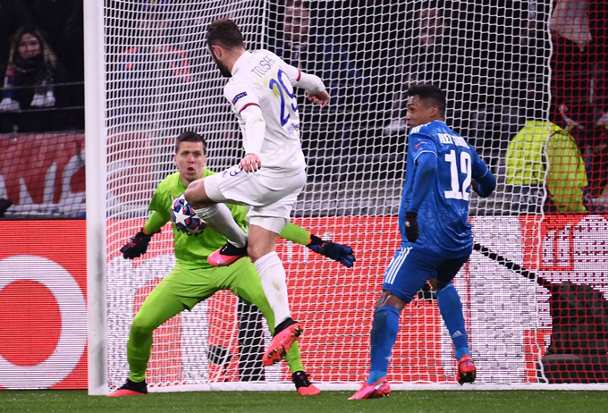 Tousart mở tỷ số cho Lyon ở phút 31