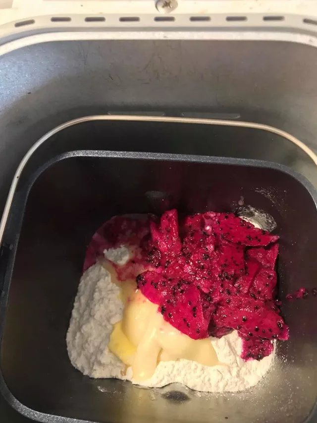 Công thức làm bánh mì từ thanh long được giải cứu đang gây xôn xao, có gì đặc biệt? - Ảnh 6.