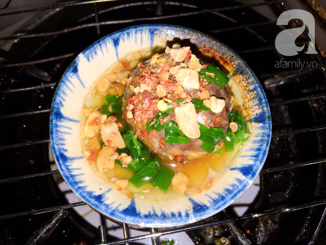 Trứng vịt lộn nướng mỡ hành - món ăn vặt mới toanh siêu hấp dẫn - Ảnh 6.