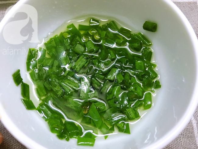 Trứng vịt lộn nướng mỡ hành - món ăn vặt mới toanh siêu hấp dẫn - Ảnh 3.