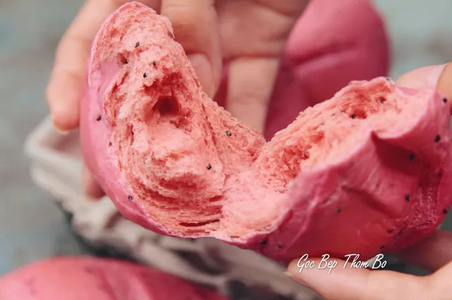 Công thức làm bánh mì từ thanh long được giải cứu đang gây xôn xao, có gì đặc biệt? - Ảnh 3.