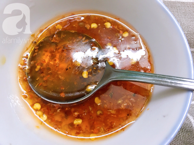 Trứng vịt lộn nướng mỡ hành - món ăn vặt mới toanh siêu hấp dẫn - Ảnh 4.