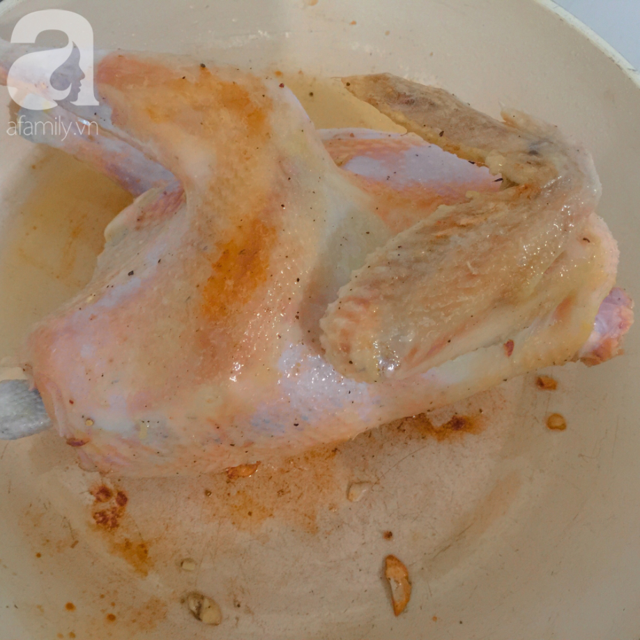 Cuối tuần bồi bổ sức khỏe cho cả nhà với món gà hầm nấm ngon xuất sắc - Ảnh 2. Cuối tuần bồi bổ sức khỏe cho cả nhà với món gà hầm nấm ngon xuất sắc - Ảnh 2.