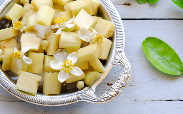 Hoa bưởi tràn về trên phố, mách bạn làm ngay kẻo lỡ mấy món ngon từ hoa bưởi này - Ảnh 2.