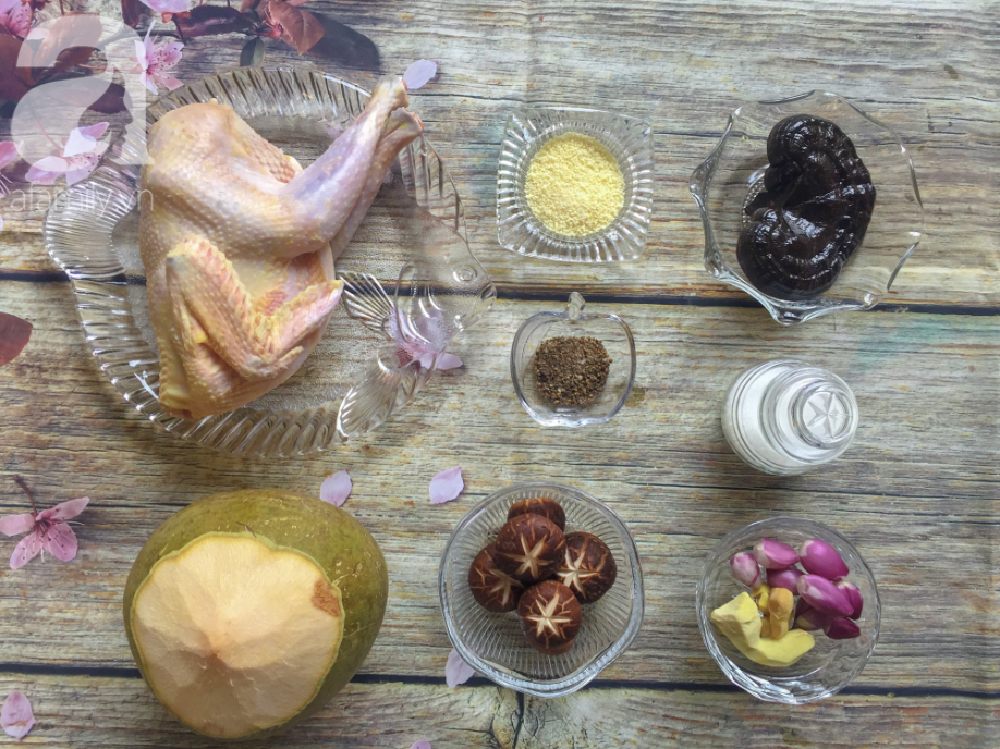 Cuối tuần bồi bổ sức khỏe cho cả nhà với món gà hầm nấm ngon xuất sắc - Ảnh 1. Cuối tuần bồi bổ sức khỏe cho cả nhà với món gà hầm nấm ngon xuất sắc - Ảnh 1.