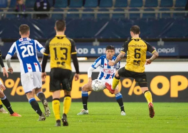 SC Heerenveen: Văn Hậu khó có khả năng đá chính sau tuyên bố của HLV trưởng - Ảnh 2.