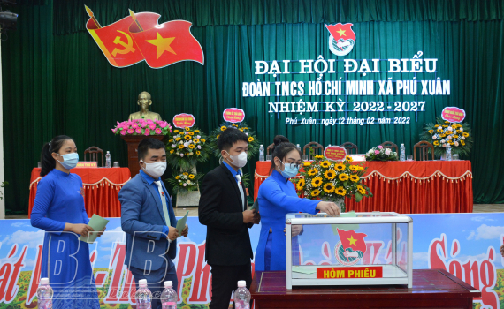 Đo&agrave;n x&atilde; Ph&uacute; Xu&acirc;n: trao tặng hơn 300 suất qu&agrave;, trị gi&aacute; gần 150 triệu đồng cho c&aacute;c đối tượng ch&iacute;nh s&aacute;ch, người c&oacute; ho&agrave;n cảnh kh&oacute; khăn