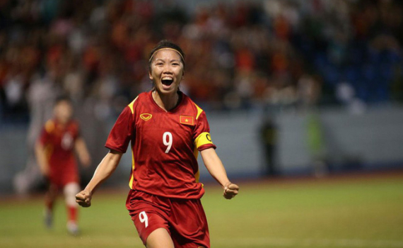 Huỳnh Như &ndash; c&aacute;i t&ecirc;n s&aacute;ng gi&aacute; cho danh hiệu Quả b&oacute;ng V&agrave;ng nữ 2022