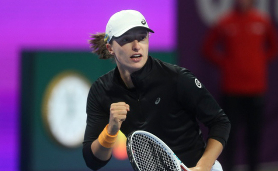 Iga Swiatek tiến v&agrave;o v&ograve;ng 3 giải quần vợt Dubai Championship