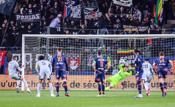 Mbappe hai lần đá hỏng phạt đền