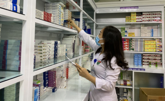 Thủ tướng chỉ đạo triển khai c&aacute;c giải ph&aacute;p bảo đảm đủ thuốc, trang thiết bị y tế