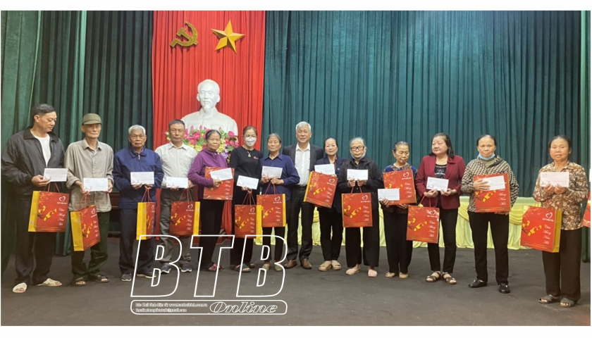 Hơn 19.000 suất qu&agrave; tết trao cho người cao tuổi ngh&egrave;o, c&oacute; ho&agrave;n cảnh kh&oacute; khăn