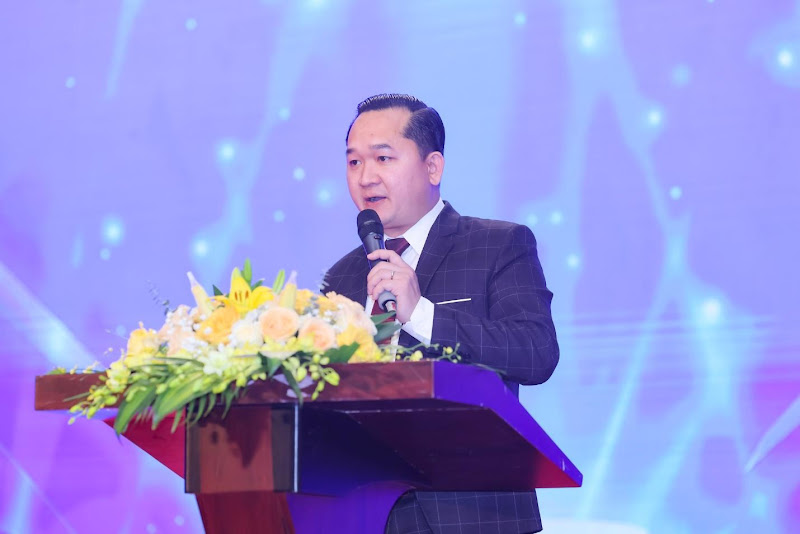 Có thể là hình ảnh về 1 người