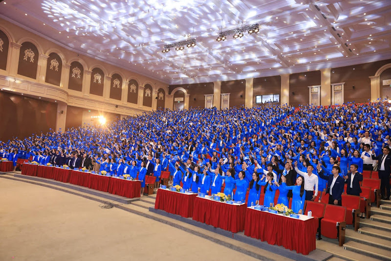 Có thể là hình ảnh về đám đông
