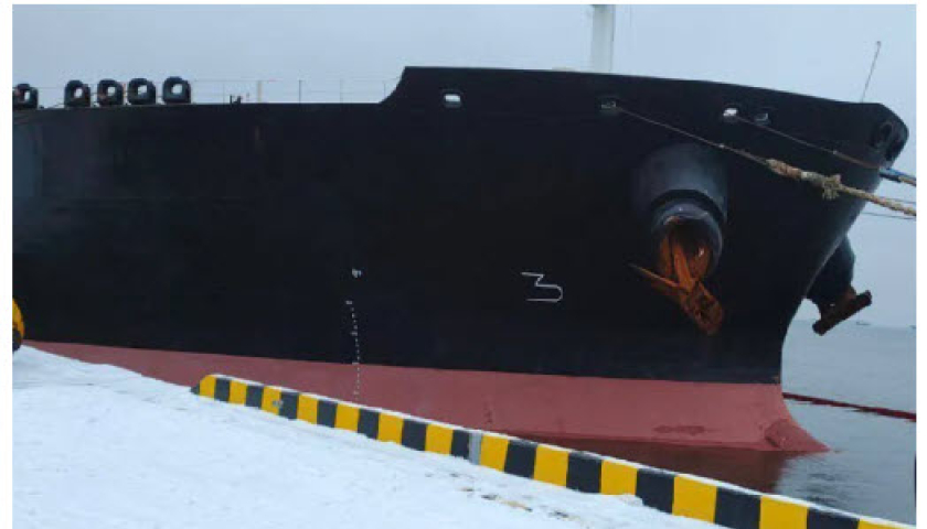 Nổ t&agrave;u chở dầu tại cảng ở St. Petersburg, Nga