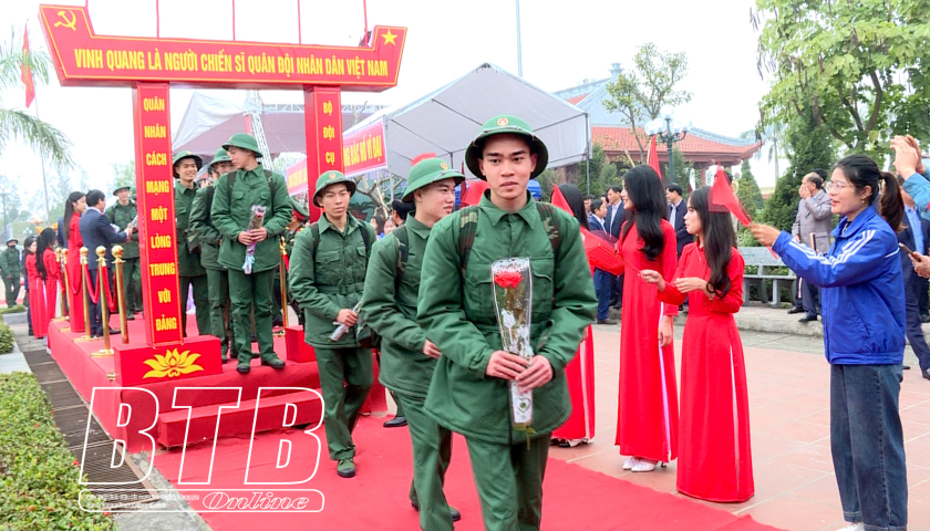 Th&aacute;i B&igrave;nh: Giao, nhận qu&acirc;n nhanh gọn, an to&agrave;n, thực sự l&agrave; ng&agrave;y hội của thanh ni&ecirc;n l&ecirc;n đường bảo vệ Tổ quốc   