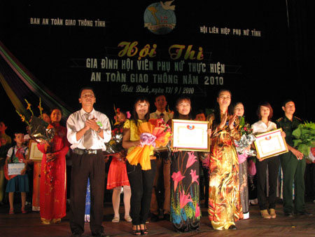 Hỗ trợ chị em ph&aacute;t triển kinh tế, x&acirc;y dựng gia đ&igrave;nh hạnh ph&uacute;c, g&oacute;p phần x&acirc;y dựng n&ocirc;ng th&ocirc;n mới