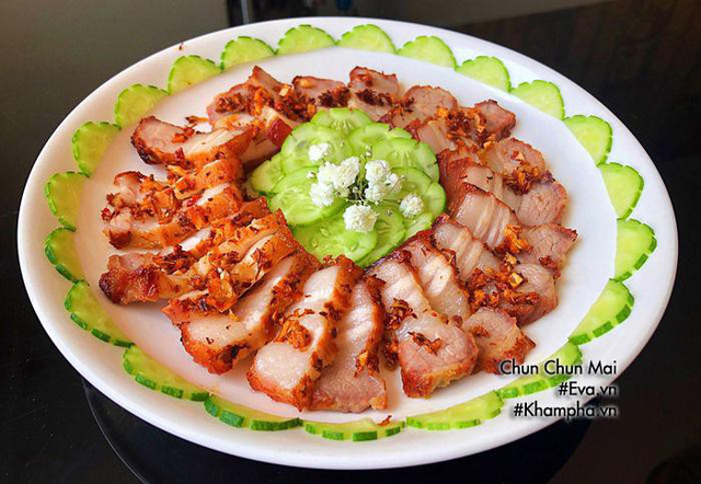 Những miếng thịt ba chỉ chiên đậm đà gia vị, ngọt, thơm mùi sả thực sự hấp dẫn.