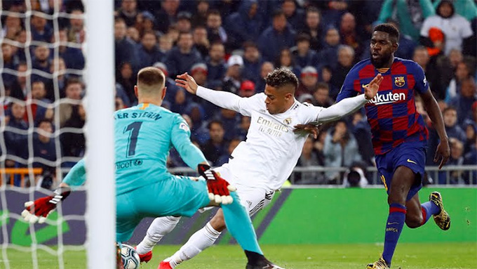  Mariano Diaz ghi bàn nhân đôi cách biệt