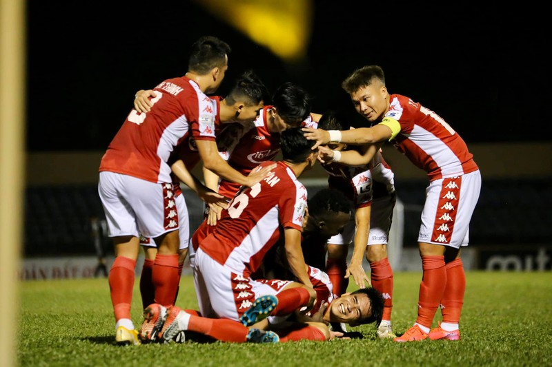 cong phuong va dong doi co mat o lao, san sang "chien" afc cup hinh 7