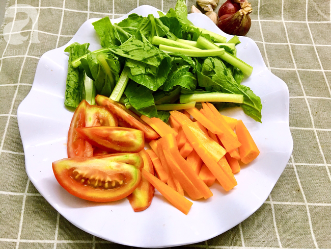 Cuối tuần đổi món với phở áp chảo ngon lạ, ăn bao nhiêu cũng không chán! - Ảnh 2.