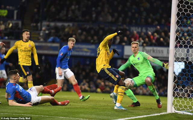 Portsmouth 0-2 Arsenal: Pháo thủ tìm lại cảm giác chiến thắng! - Ảnh 2.