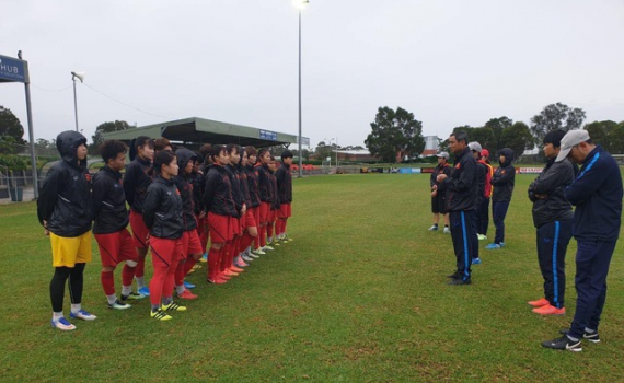 ĐT nữ Việt Nam bước vào tập luyện ngay khi vừa đến Australia