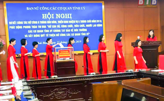 Nữ cán bộ, viên chức các cơ quan Tỉnh ủy: Giỏi việc nước, đảm việc nhà