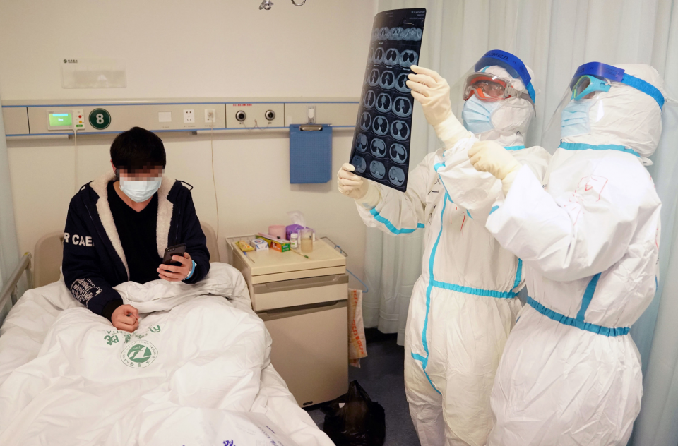 5 thông tin quan trọng tất cả chúng ta đều cần hiểu rõ sau khi WHO công bố COVID-19 là đại dịch - Ảnh 2.