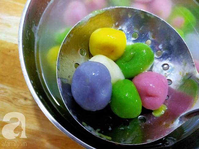 Mùng một đầu tháng làm bánh trôi ngũ sắc mong tháng mới bình an - Ảnh 5. Mùng một đầu tháng làm bánh trôi ngũ sắc mong tháng mới bình an - Ảnh 5.