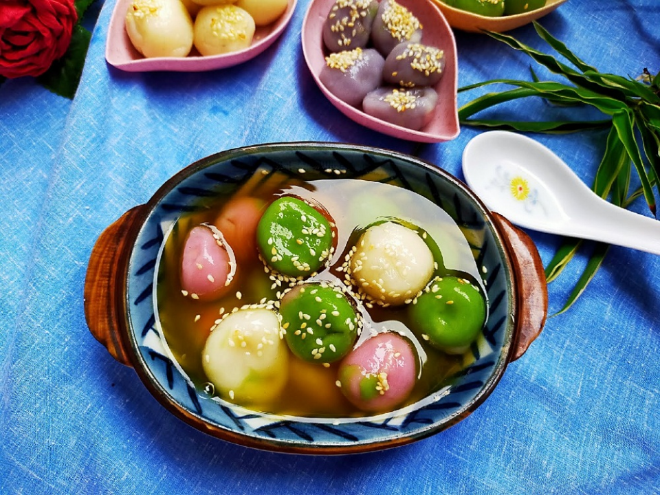 Mùng một đầu tháng làm bánh trôi ngũ sắc mong tháng mới bình an - Ảnh 7. Mùng một đầu tháng làm bánh trôi ngũ sắc mong tháng mới bình an - Ảnh 7.