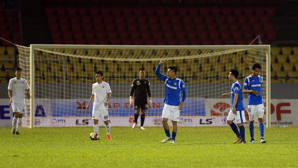 Mạc Hồng Quân sớm có bàn thắng mở tỷ số cho Than.QN - Ảnh: Đức Cường 