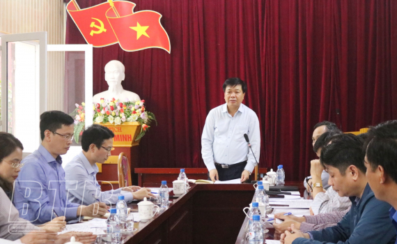 Ủy ban nhân dân tỉnh nghe và cho ý kiến về một số nội dung quan trọng